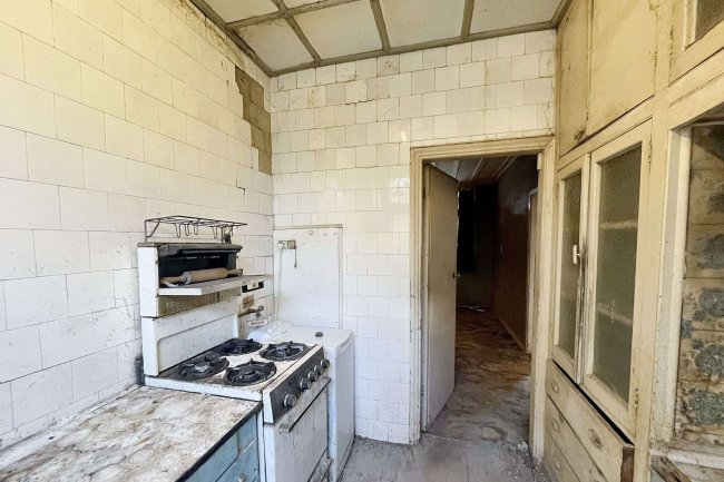 7 Regent Road, Surbiton, KT5 8NN 6