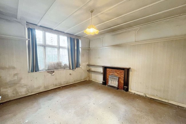 7 Regent Road, Surbiton, KT5 8NN 6