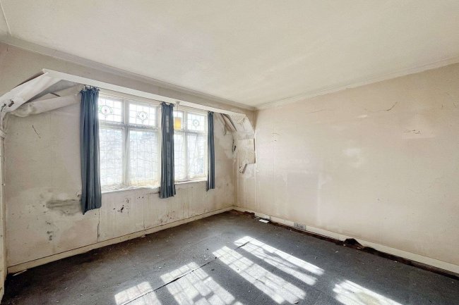 7 Regent Road, Surbiton, KT5 8NN 6