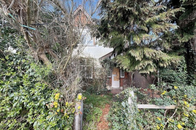 7 Regent Road, Surbiton, KT5 8NN 6