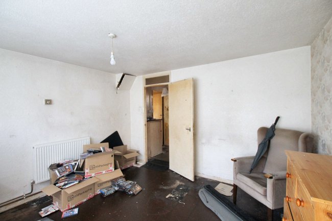 24 Peckforton Walk, Wilmslow, SK9 2NX 6