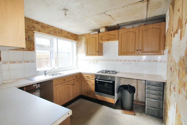 24 Peckforton Walk, Wilmslow, SK9 2NX 6