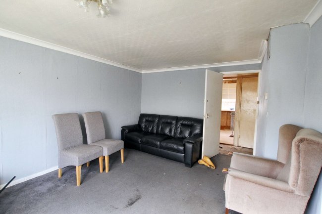 24 Peckforton Walk, Wilmslow, SK9 2NX 6