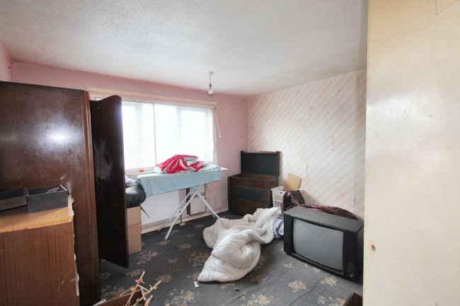 24 Peckforton Walk, Wilmslow, SK9 2NX 6