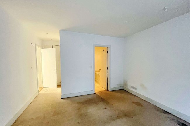 Flat 4, 12 Elm Grove Wimbledon London SW19 4HE 3