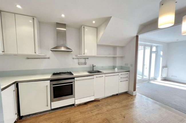 Flat 4, 12 Elm Grove Wimbledon London SW19 4HE 3