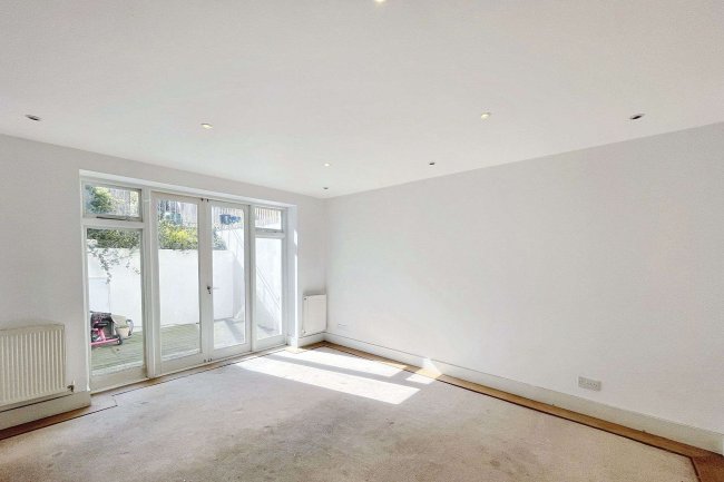 Flat 4, 12 Elm Grove Wimbledon London SW19 4HE 3