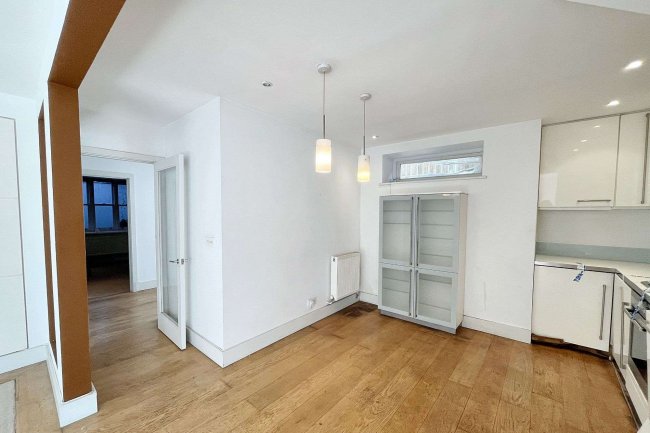 Flat 4, 12 Elm Grove Wimbledon London SW19 4HE 3