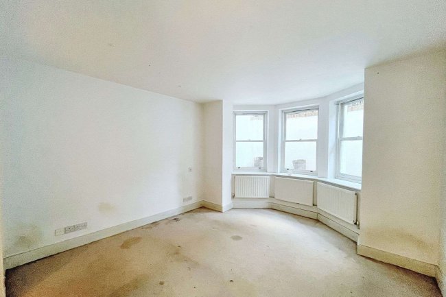 Flat 4, 12 Elm Grove Wimbledon London SW19 4HE 3