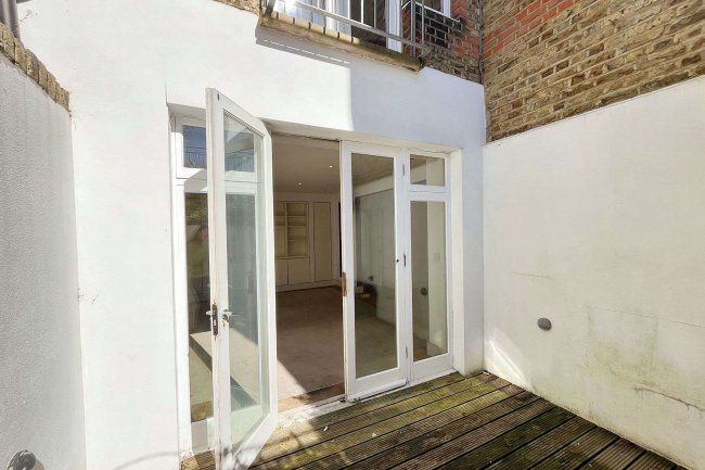 Flat 4, 12 Elm Grove Wimbledon London SW19 4HE 3