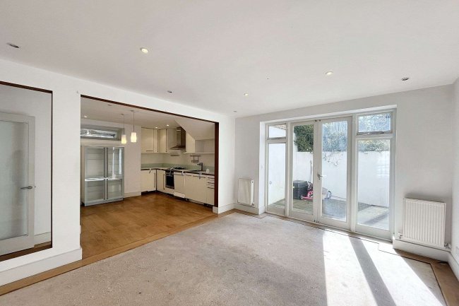 Flat 4, 12 Elm Grove Wimbledon London SW19 4HE 3