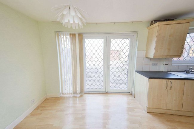 12 Jordans Way, Rainham RM13 9QX 2