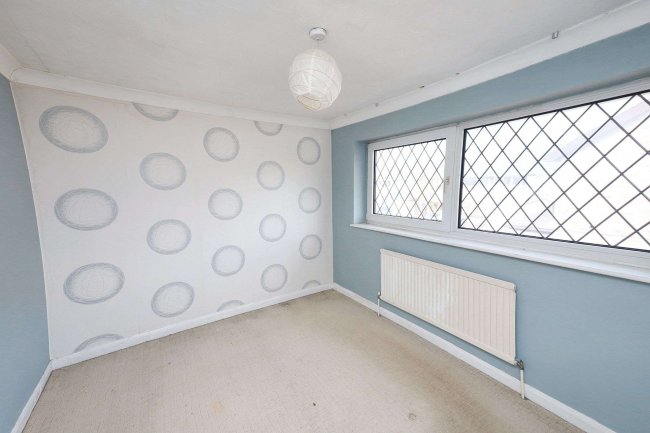 12 Jordans Way, Rainham RM13 9QX 2