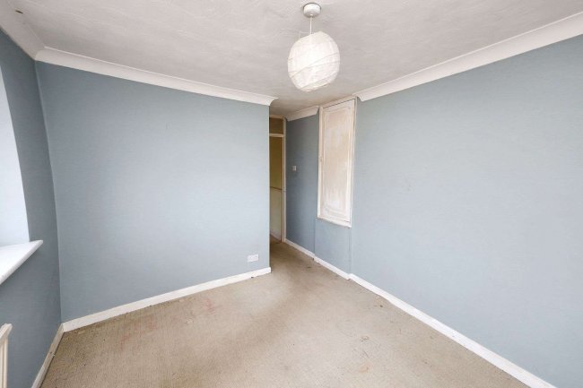 12 Jordans Way, Rainham RM13 9QX 2