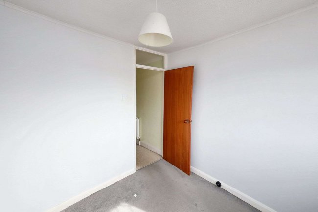 12 Jordans Way, Rainham RM13 9QX 2