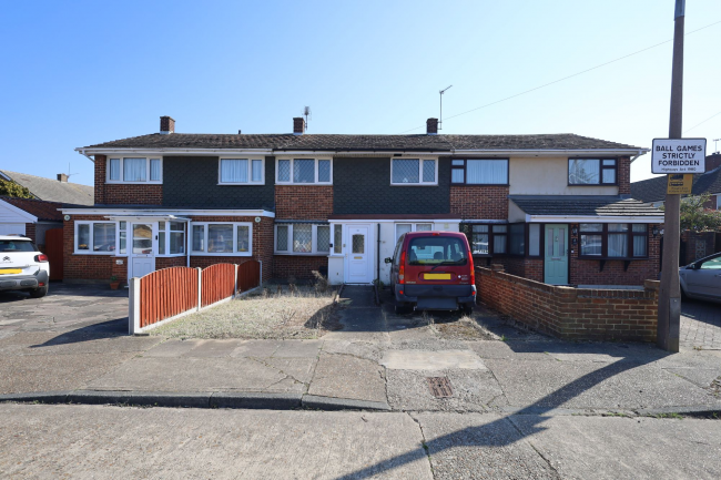 12 Jordans Way, Rainham RM13 9QX 2