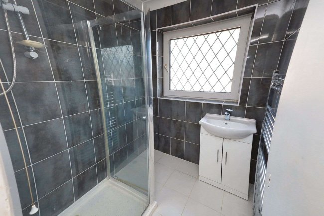 12 Jordans Way, Rainham RM13 9QX 2