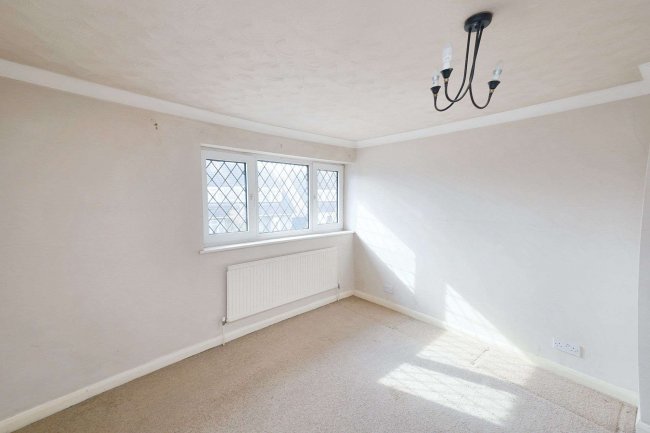 12 Jordans Way, Rainham RM13 9QX 2