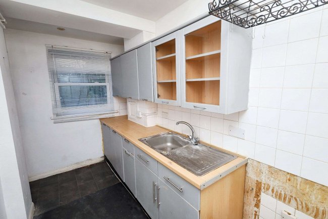 114A Barons Court Road, Barons Court, London W14 9DX 9