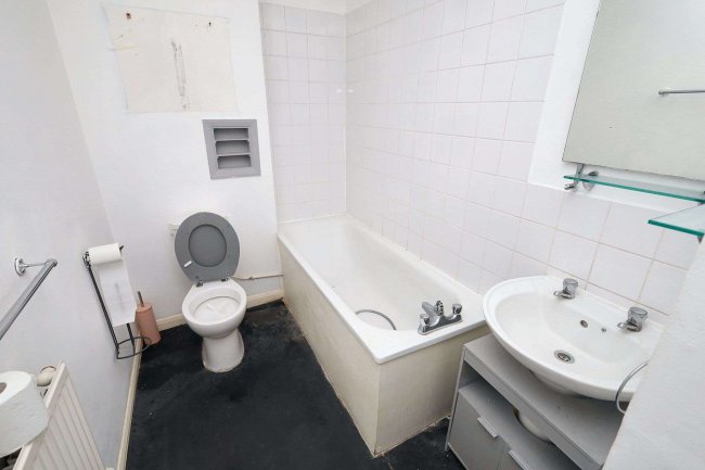 114A Barons Court Road, Barons Court, London W14 9DX 9