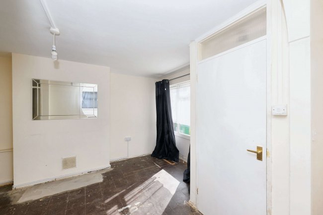 1 Wood Green Way, Cheshunt, Waltham Cross, EN8 8SY 9