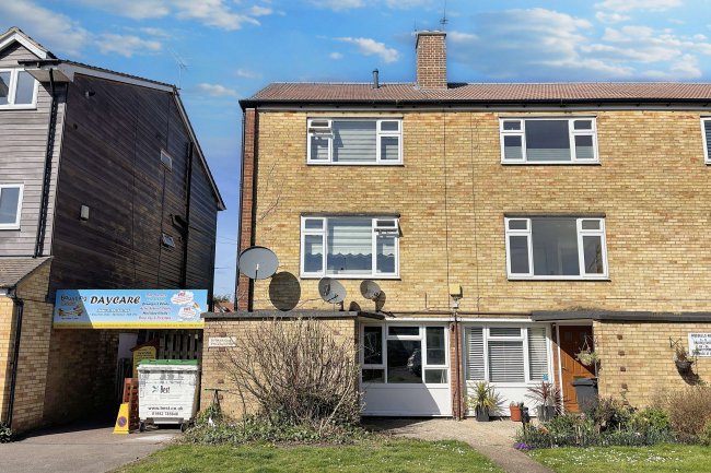 3 Russells Ride, Cheshunt, Waltham Cross, EN8 8TS 1