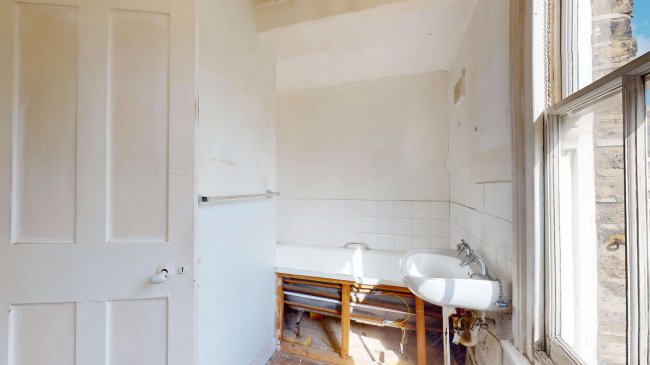 Upper Flat, 40 Grayshott Road, Battersea, London, SW11 5TT 1