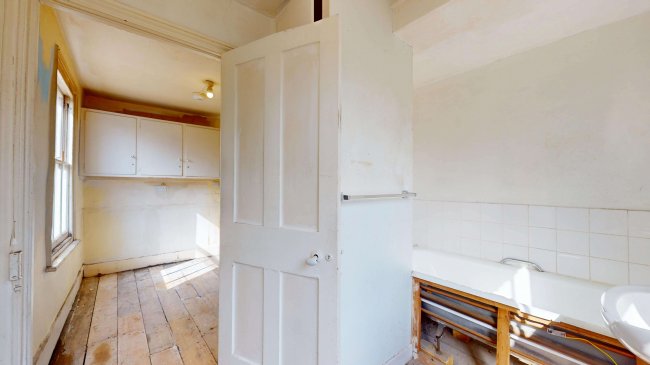 Upper Flat, 40 Grayshott Road, Battersea, London, SW11 5TT 1