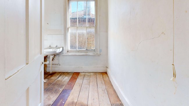 Upper Flat, 40 Grayshott Road, Battersea, London, SW11 5TT 1