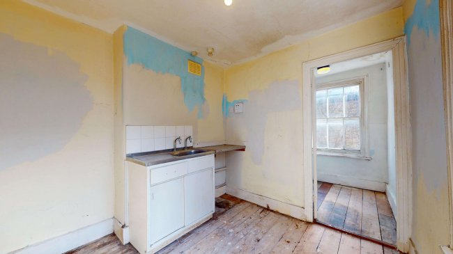 Upper Flat, 40 Grayshott Road, Battersea, London, SW11 5TT 1