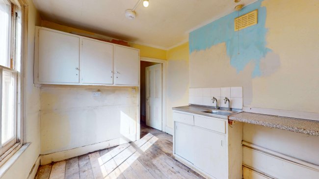 Upper Flat, 40 Grayshott Road, Battersea, London, SW11 5TT 1