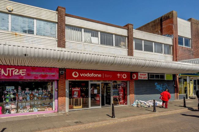 131 Holton Road, Barry, South Glamorgan, CF63 4HP 2