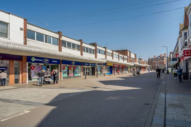 131 Holton Road, Barry, South Glamorgan, CF63 4HP 2