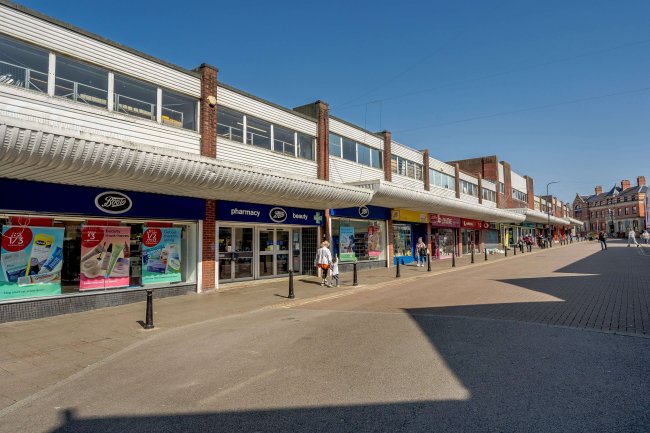 131 Holton Road, Barry, South Glamorgan, CF63 4HP 2