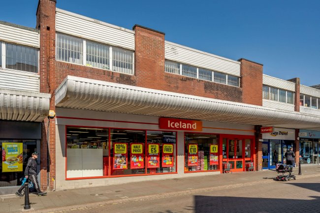 143 Holton Road, Barry, South Glamorgan, CF63 4HP 1