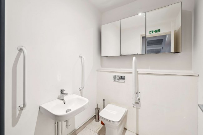 1 Kings Passage, Kingston upon Thames, KT1 1AQ 4