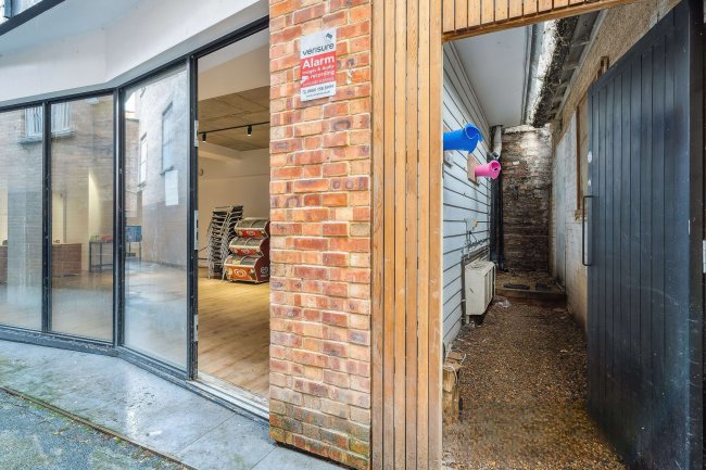 1 Kings Passage, Kingston upon Thames, KT1 1AQ 4