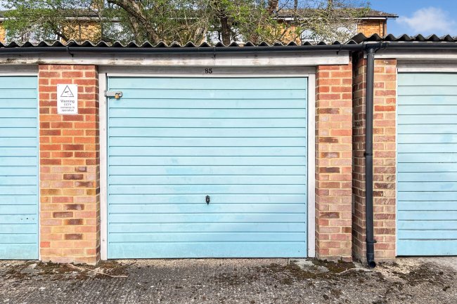 Garage 85 Mariner Gardens, Richmond upon Thames, Richmond, TW10 7UU 5