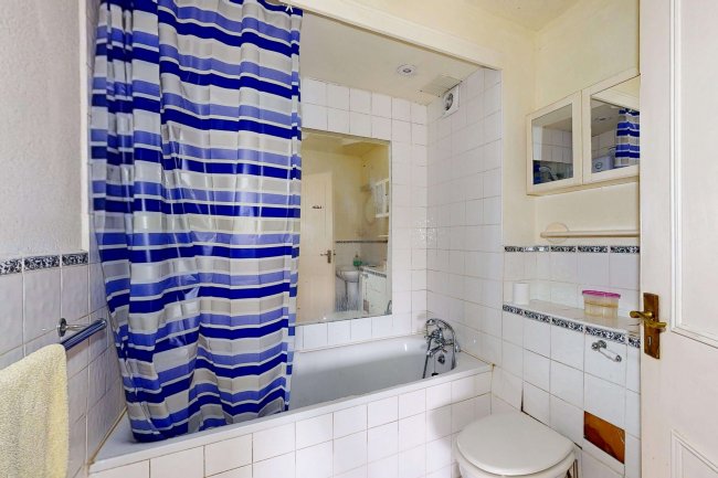 20 Charlotte Road, Wallington, Surrey, SM6 9AX 2