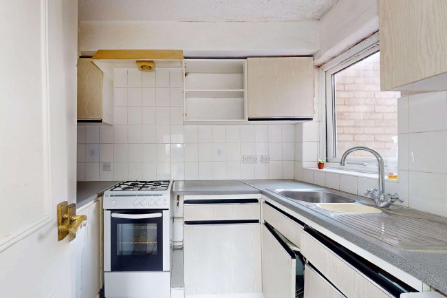 20 Charlotte Road, Wallington, Surrey, SM6 9AX 2