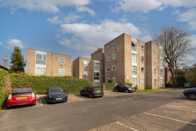 20 Charlotte Road, Wallington, Surrey, SM6 9AX 2