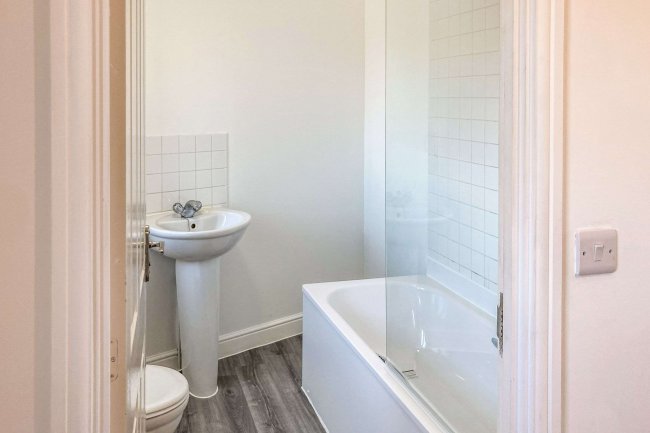 2 Griffin Close, Great Chart, Ashford, Kent, TN23 5GF 1