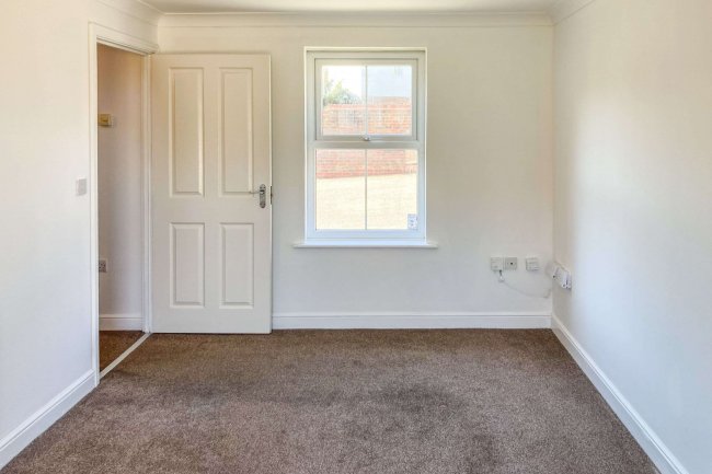 2 Griffin Close, Great Chart, Ashford, Kent, TN23 5GF 1