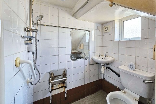 81 Birch Hall Lane, Longsight, Manchester, M13 0XY 7