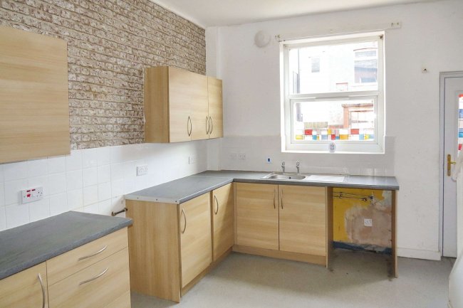 16 Tredgold Street, Horwich, Bolton, BL6 5PT 2