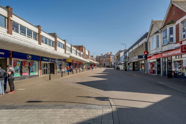 137 Holton Road, Barry, South Glamorgan, CF63 4HP 3