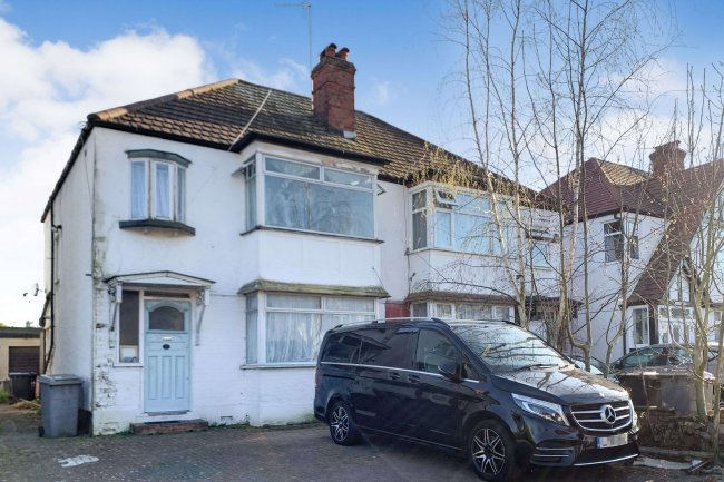 37 Paxford Road, Wembley HA0 3RQ 4