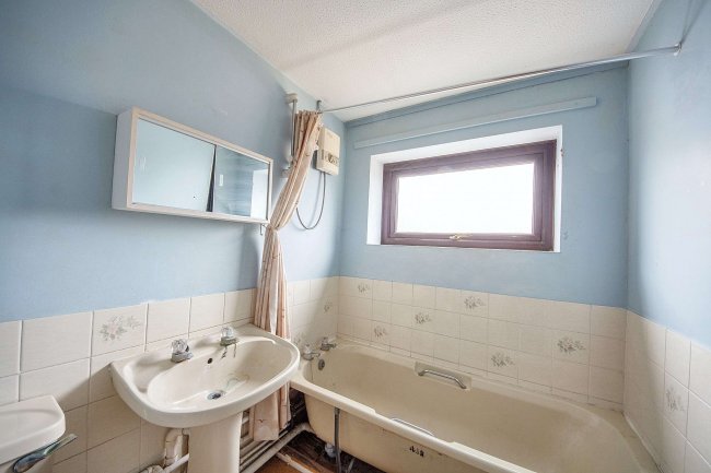 Flat 5, Fenland Court, Station Road, Littleport, Ely, CB6 1QE 8