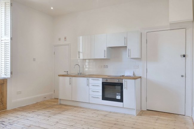 Flat D, 16 Elgin Crescent, Notting Hill, London, W11 2JR 7