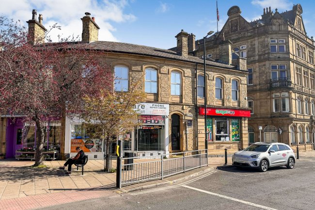 1 -1A Bow Street, Keighley BD21 3PB 10